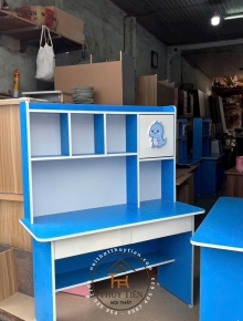 Bàn học Min màu gắn hình thú 3 d cho bé