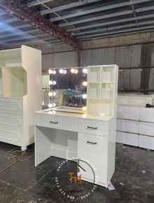 Bàn trang điểm e nhận đặt theo yêu cầu khách nhé ạ 