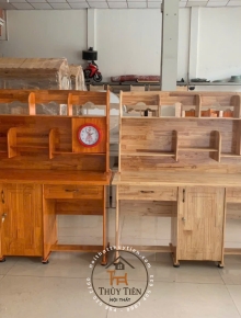Bàn học sinh gỗ cao su có đồng hồ