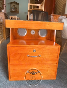 Tủ đầu giường gỗ cao su kiêm loa bluetooth kết hợp sạc điện thoại ko dây có ngăn ẩn giấu tiền thẻ từ 