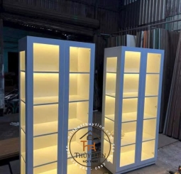 Tủ- kệ trưng bày cánh kính