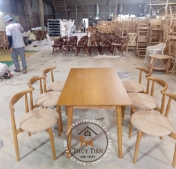 Set bàn ăn 4-6 chỗ ngồi Bàn lunar cao su mặt dáN vneer ash kết hợp ghế Bull chéo cao su