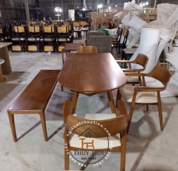 Bộ bàn ghế Hiro mặt nệm kết hợp cùng bàn chân V