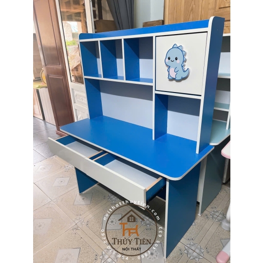 Bàn học Min màu gắn hình thú 3 d cho bé