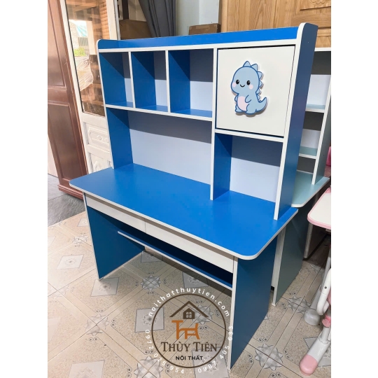 Bàn học Min màu gắn hình thú 3 d cho bé
