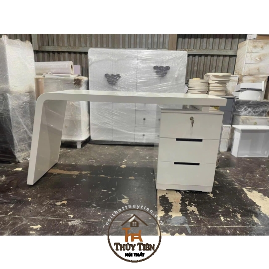 Xưởng e vẫn nhận làm các mẫu bàn trang điểm , bàn làm việc , tủ kệ decol theo yêu cầu nhé  Thích màu nào thợ e sơn màu đó