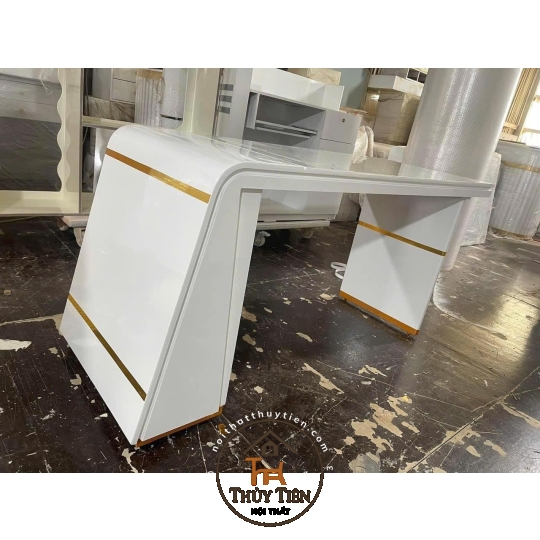 Xưởng e vẫn nhận làm các mẫu bàn trang điểm , bàn làm việc , tủ kệ decol theo yêu cầu nhé  Thích màu nào thợ e sơn màu đó