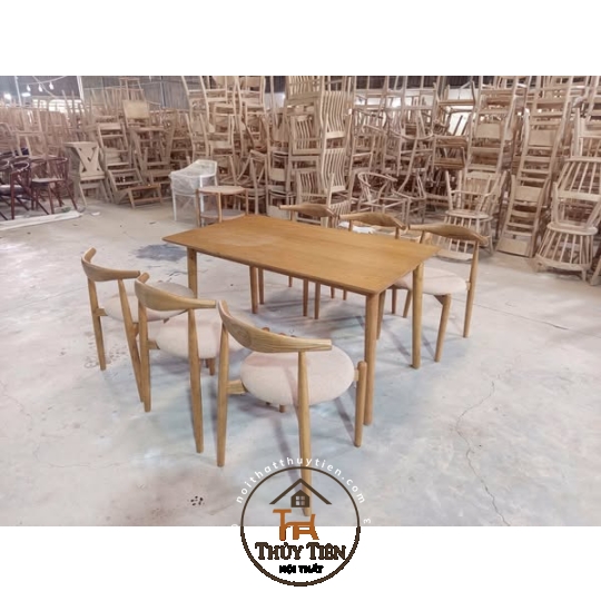 Set bàn ăn 4-6 chỗ ngồi Bàn lunar cao su mặt dáN vneer ash kết hợp ghế Bull chéo cao su