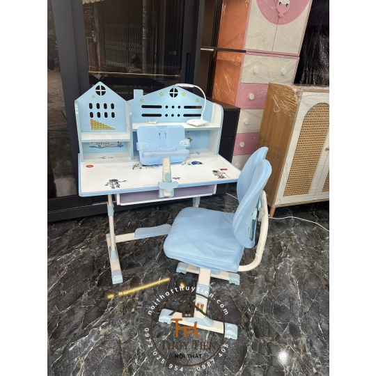 Bộ bàn học sinh- Bàn học sinh chống gù, chống cận,  có kệ sách mới, ghế xoay 360 độ có bánh xe