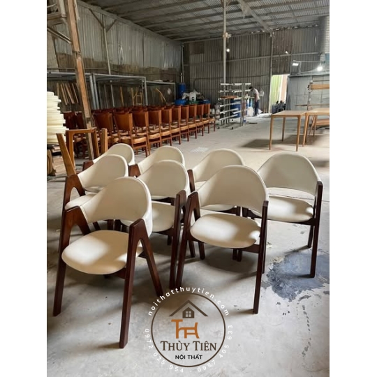 GHẾ CHỮ A BỌC DA TRẮNG KẾT HỢP SƠN NÂU💕💕