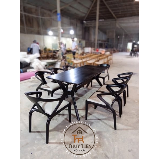 Đen Huyền bí cho chiếc ghế Maison