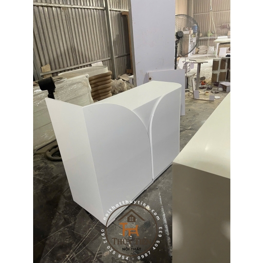 Quầy thu ngân- lễ tân e nhận làm theo yêu cầu