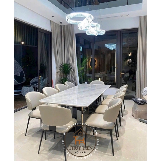 Bàn ăn 10 ghế cho không gian nhà bếp lớn