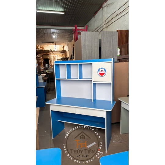 Bàn học Min màu gắn hình thú 3 d cho bé