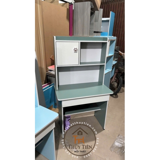 Bàn học Min màu gắn hình thú 3 d cho bé