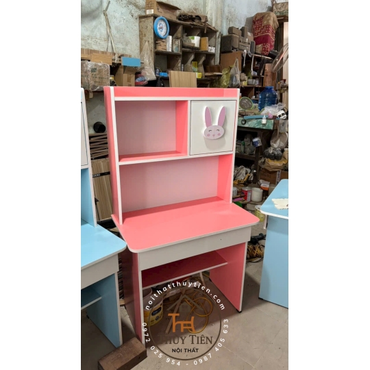 Bàn học Min màu gắn hình thú 3 d cho bé