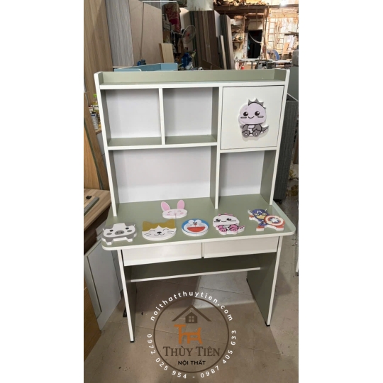 Bàn học Min màu gắn hình thú 3 d cho bé