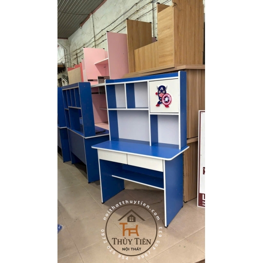 Bàn học Min màu gắn hình thú 3 d cho bé