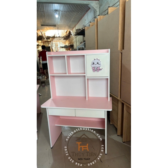 Bàn học Min màu gắn hình thú 3 d cho bé