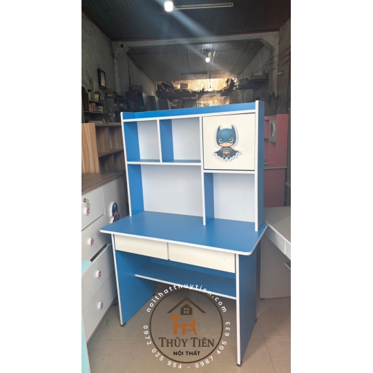 Bàn học Min màu gắn hình thú 3 d cho bé