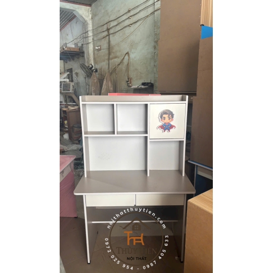 Bàn học Min màu gắn hình thú 3 d cho bé