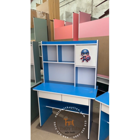 Bàn học Min màu gắn hình thú 3 d cho bé