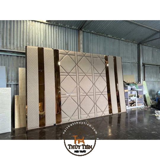 Vách ốp nhà em làm theo kích thước yêu cầu ạ