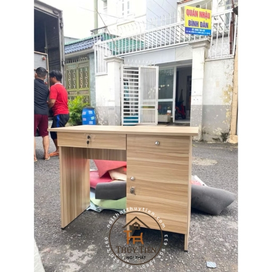 Bàn làm việc okal min có hộc khoá chắc chắn