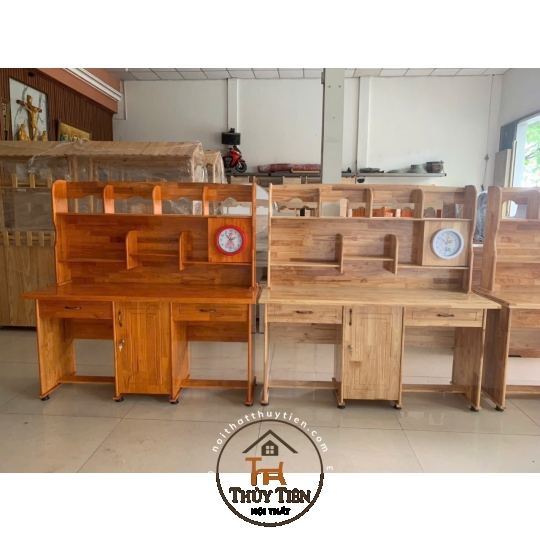 Bàn học sinh gỗ cao su có đồng hồ