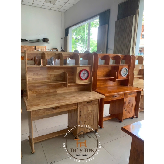 Bàn học sinh gỗ cao su có đồng hồ