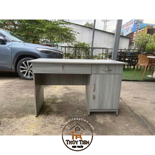 Bàn làm việc okal min có hộc khoá chắc chắn