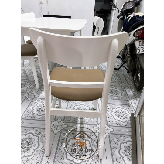 Bộ bàn ăn gỗ cao su tự nhiên Mango sơn trắng ghế mặt nệm