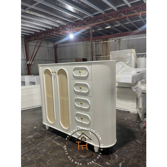 Bàn decor e đặt theo yêu cầu khách